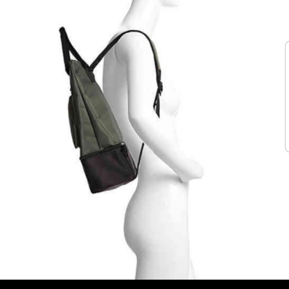 Backpack with Shoe Compartment - Picture 4 of 6